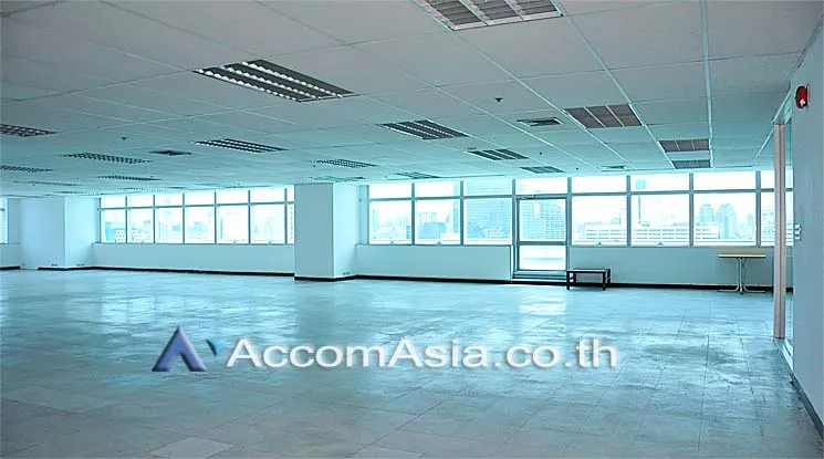 5  Office Space For Rent in Silom ,Bangkok BTS Surasak at Vorawat Building AA12785